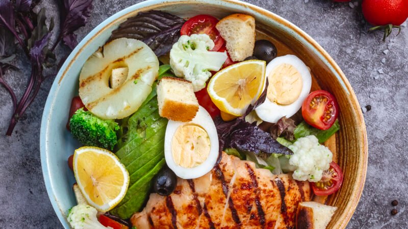 Keto-Friendly Cobb Salad with Avocado and Bacon Recipe